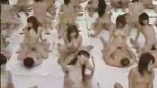 Thiếu niên châu Á lập dị với bộ ngực nhỏ cung cấp khuy áo trắng đói với BJ rắn sex cận cảnh không che trong tiệm mát-xa. Nhìn con chó cái nóng bỏng đó trong video khiêu dâm Fantasy Massage!